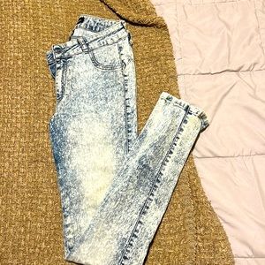 Fitjeans contour mid wasted acid wash size small.